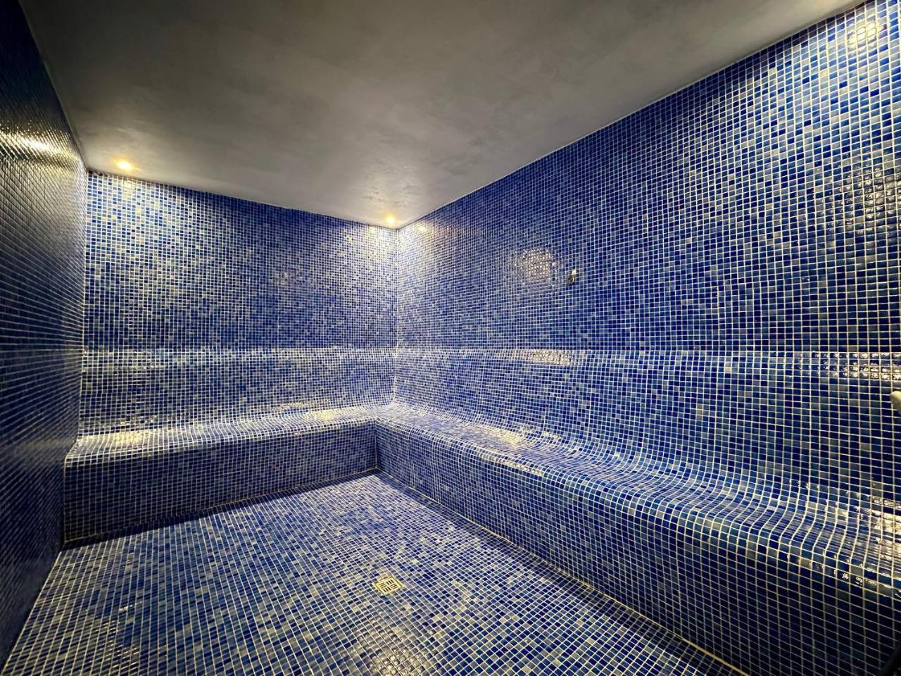Dejablue, Block A2, Unit 4 * Kalogrea