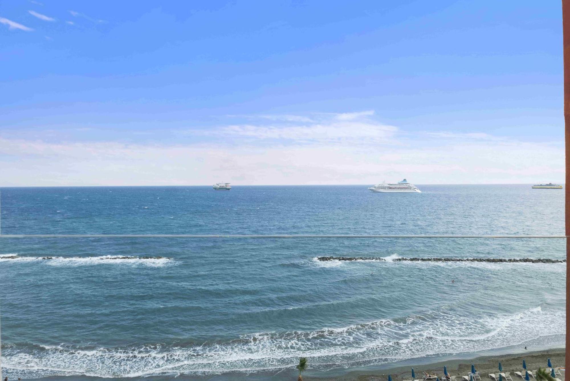 Phaedrus Living: Seaside Residences 03 Apartment *