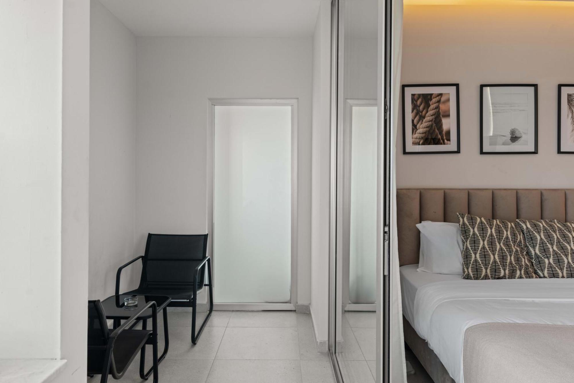 Apartment Phaedrus Living: Seaside Residences 03