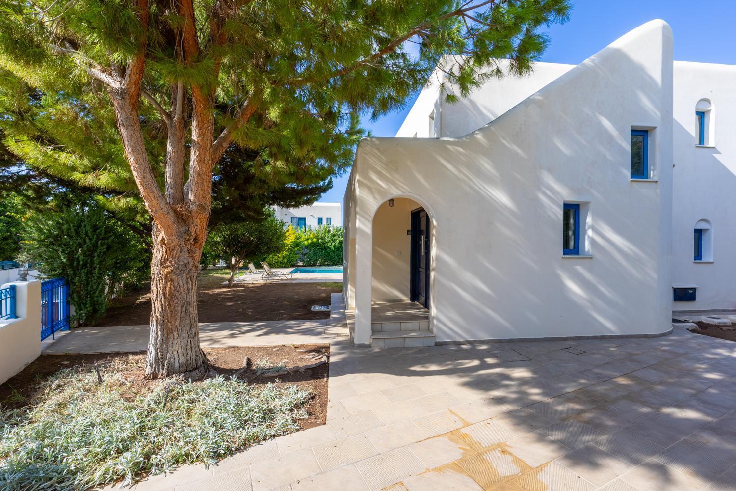 Apollonas Villa *