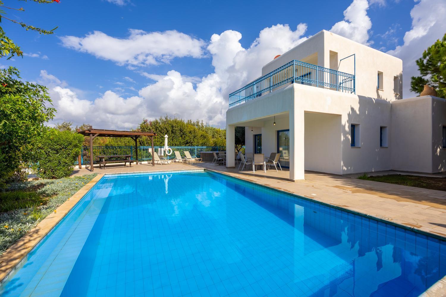 Villa Apollonas