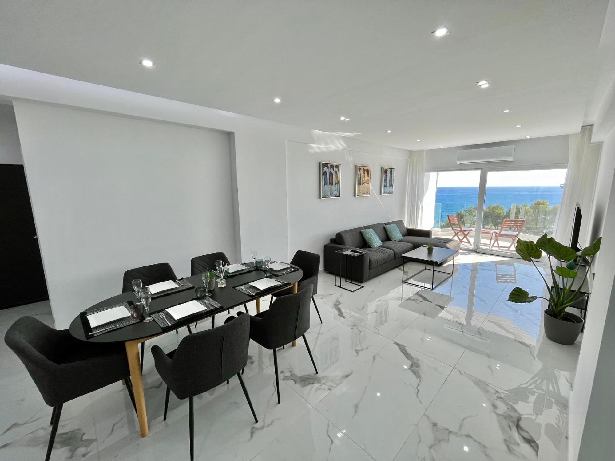 Enaerios Stunning Seaview Apartment