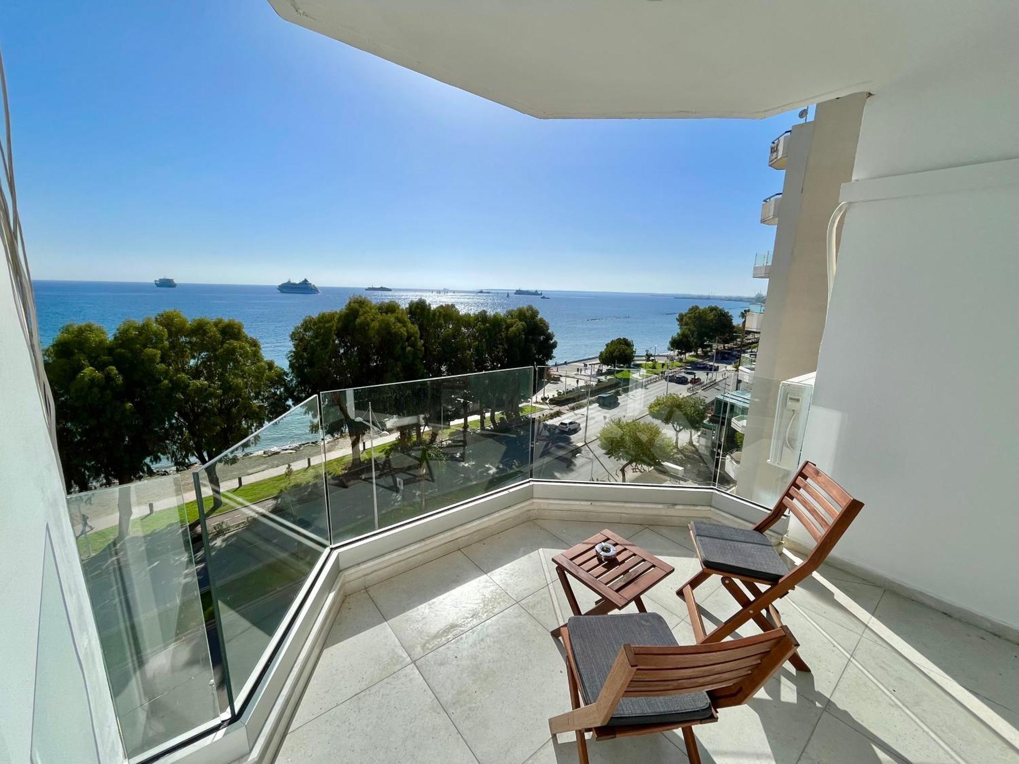 Enaerios Stunning Seaview Apartment