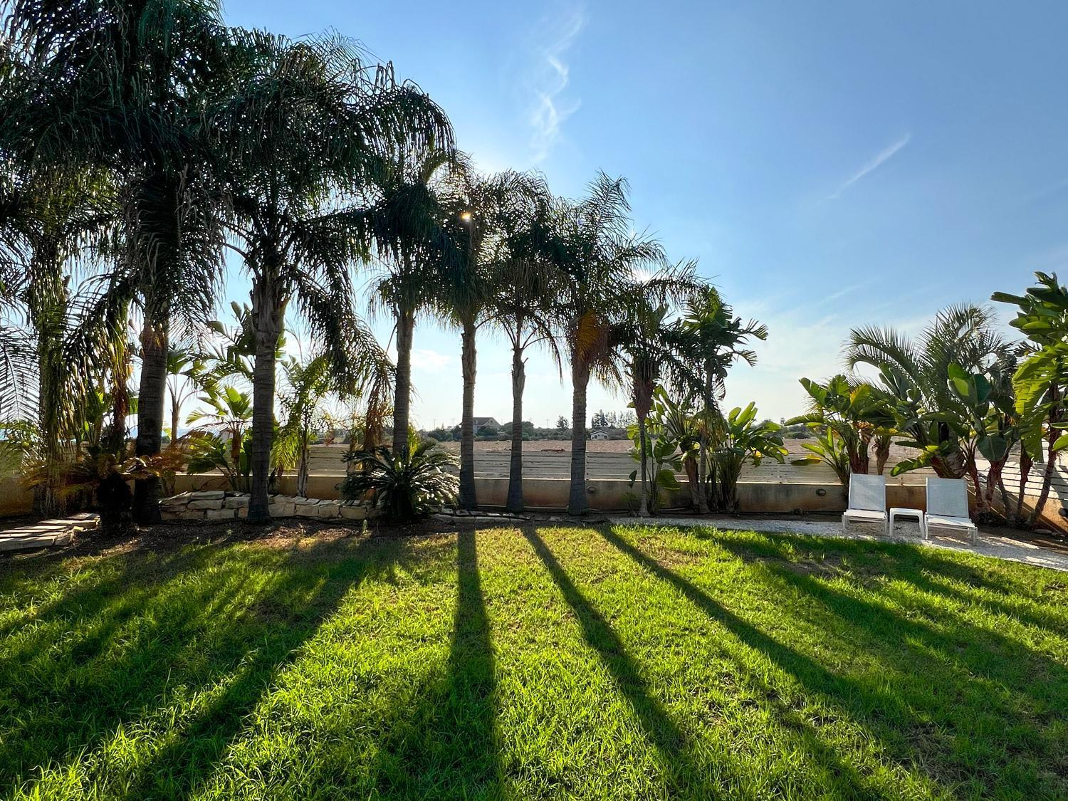Aris Villa