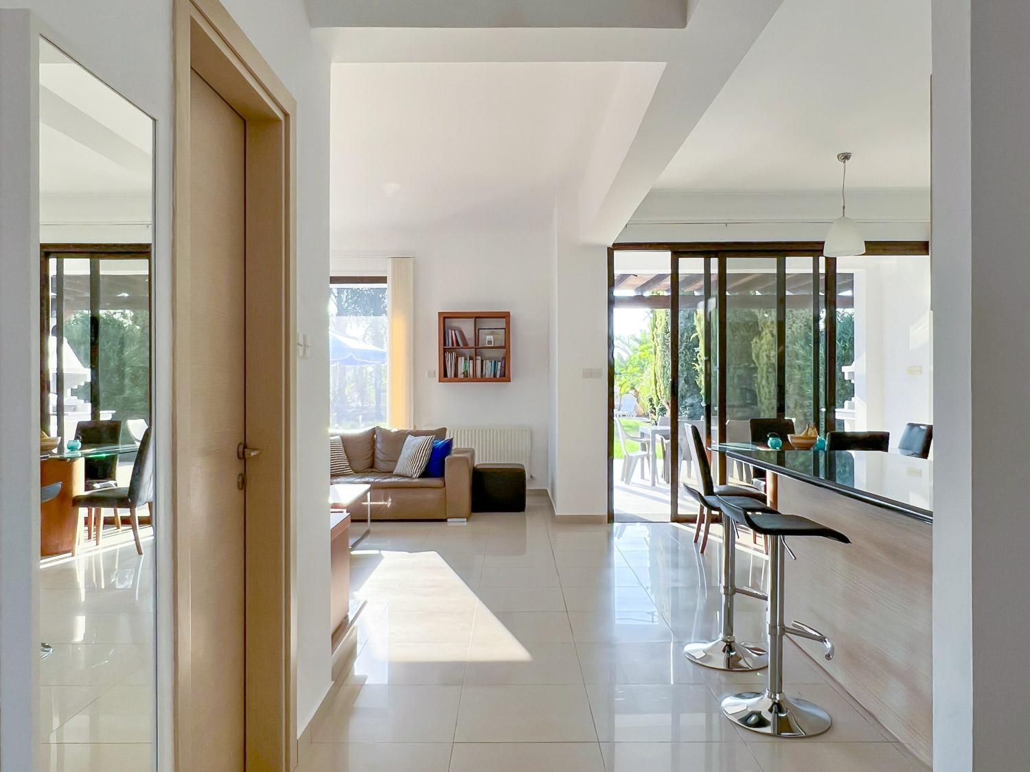Aris Villa *