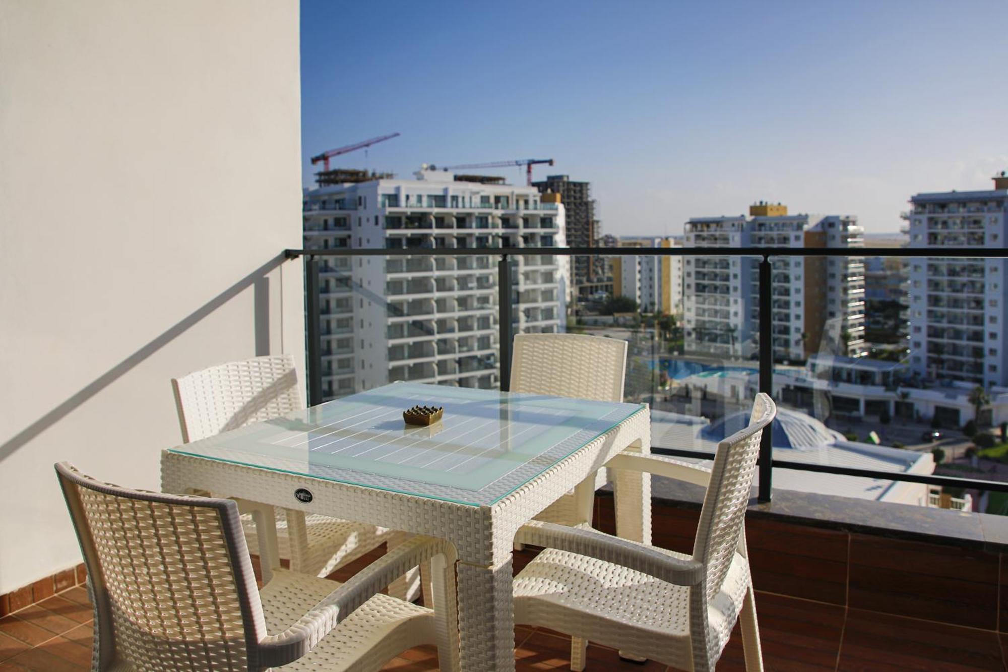 Apartment Luxury Two Bedroom In Caesar & Spa, Long *