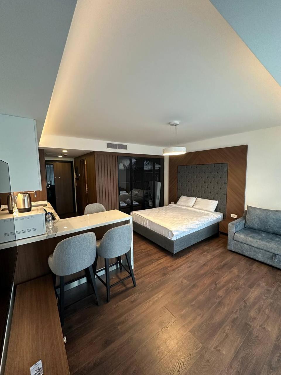 Grand Sapphire Apartment