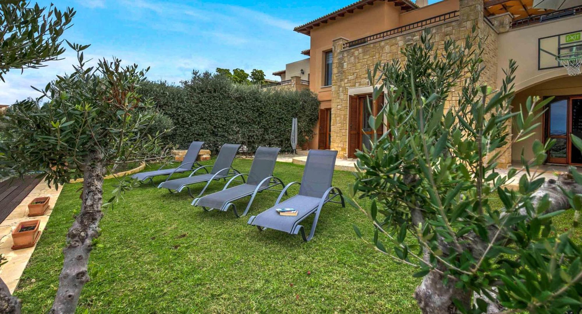 Beautiful Junior Gz01, Next To Communal Pool, Aphrodite Hills Kouklia