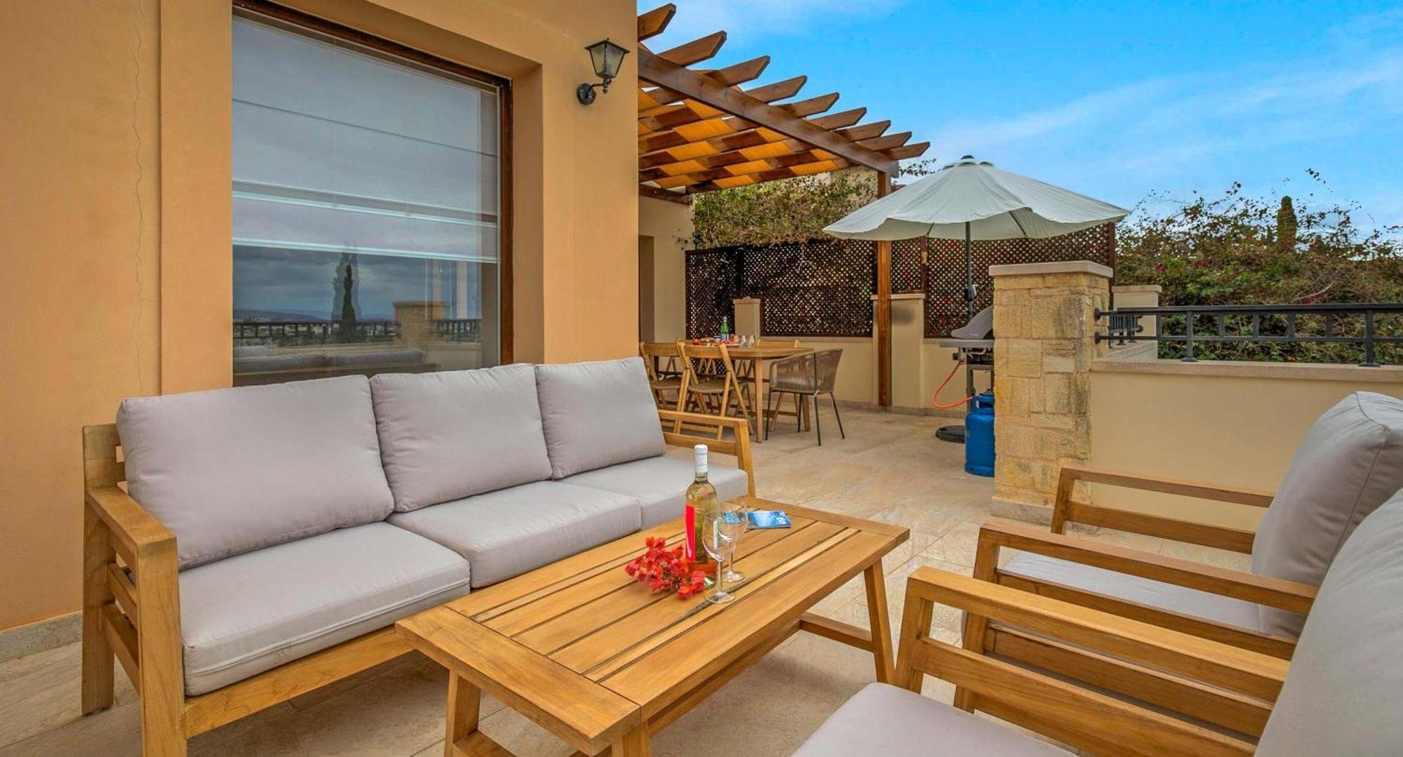 Beautiful Junior Gz01, Next To Communal Pool, Aphrodite Hills Villa