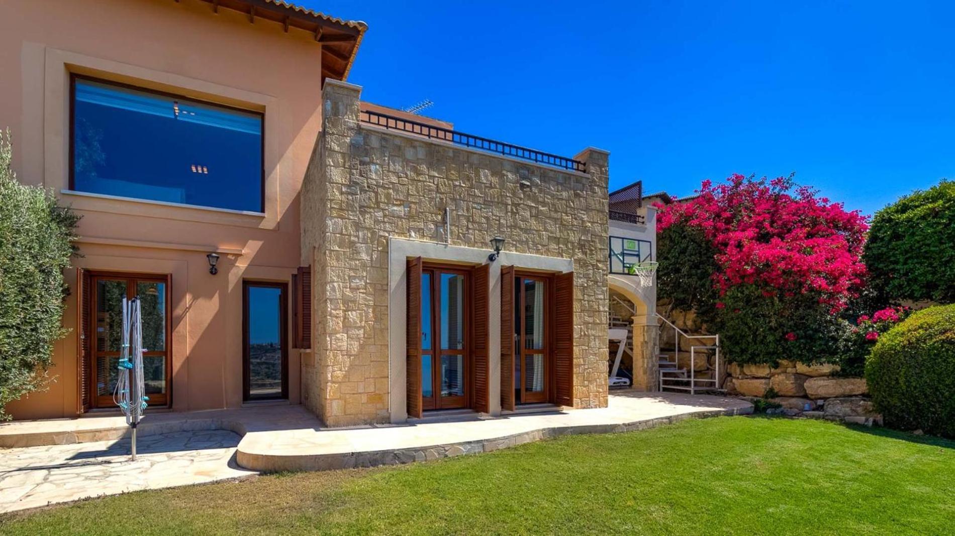 Villa Beautiful Junior Gz01, Next To Communal Pool, Aphrodite Hills Kouklia