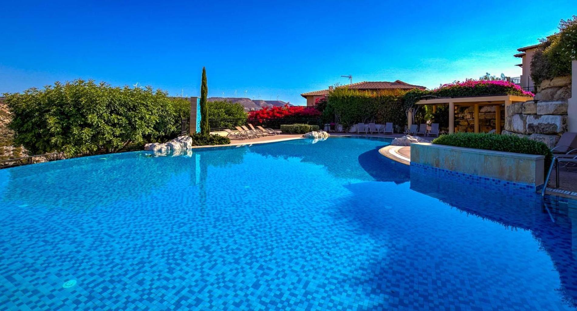 Beautiful Junior Gz01, Next To Communal Pool, Aphrodite Hills Kouklia