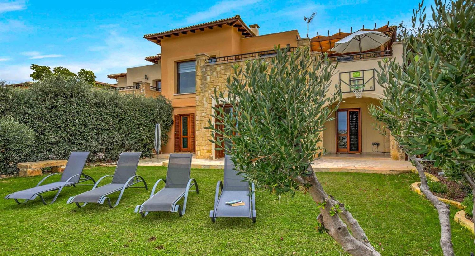 Villa Beautiful Junior Gz01, Next To Communal Pool, Aphrodite Hills
