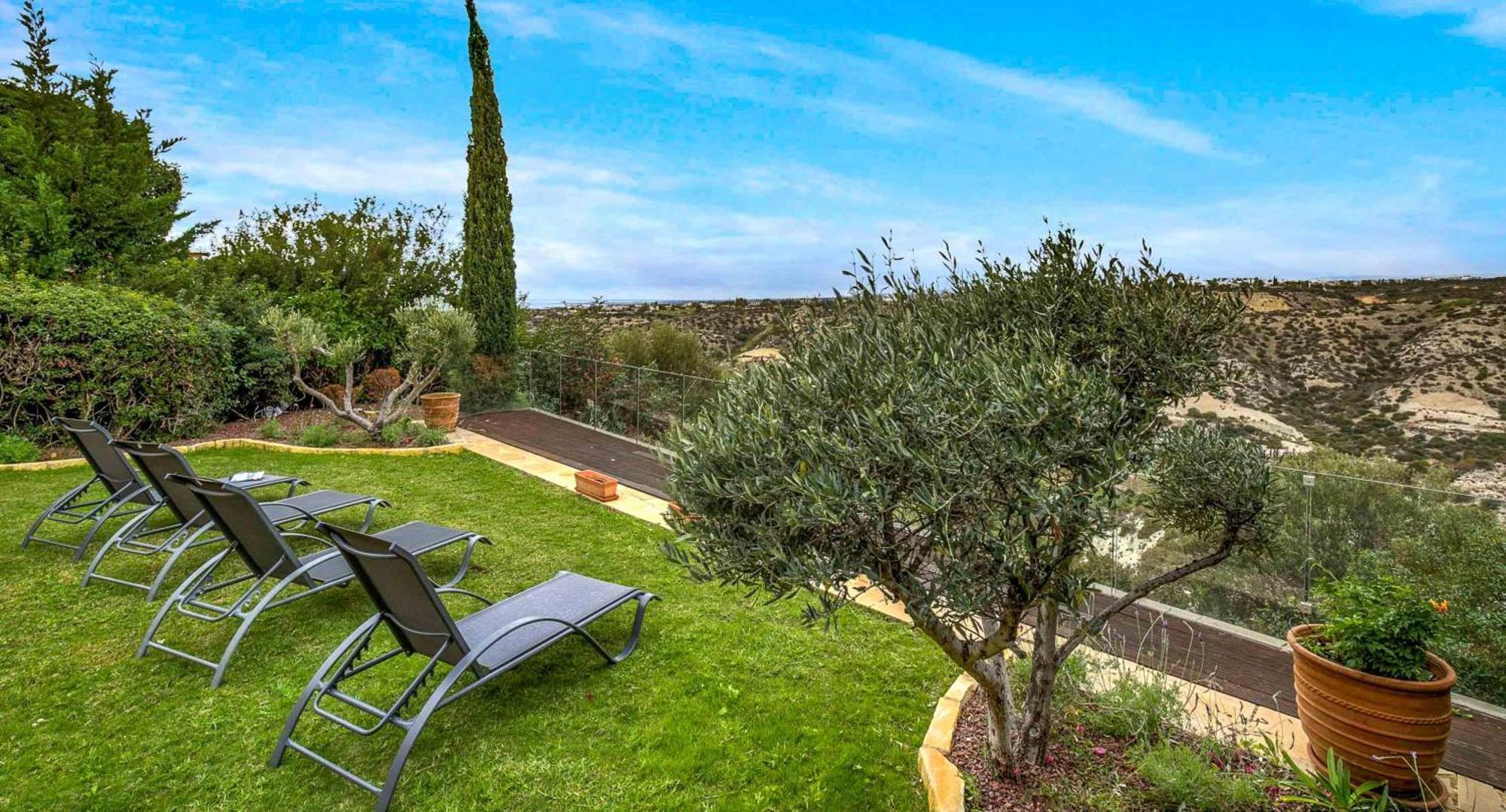Beautiful Junior Gz01, Next To Communal Pool, Aphrodite Hills Villa *