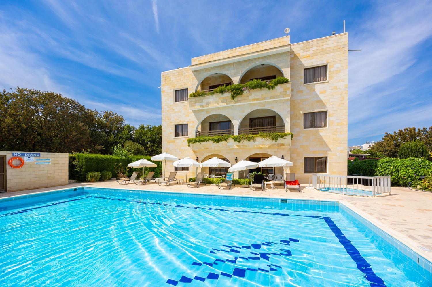 Stephanos Garden Polis