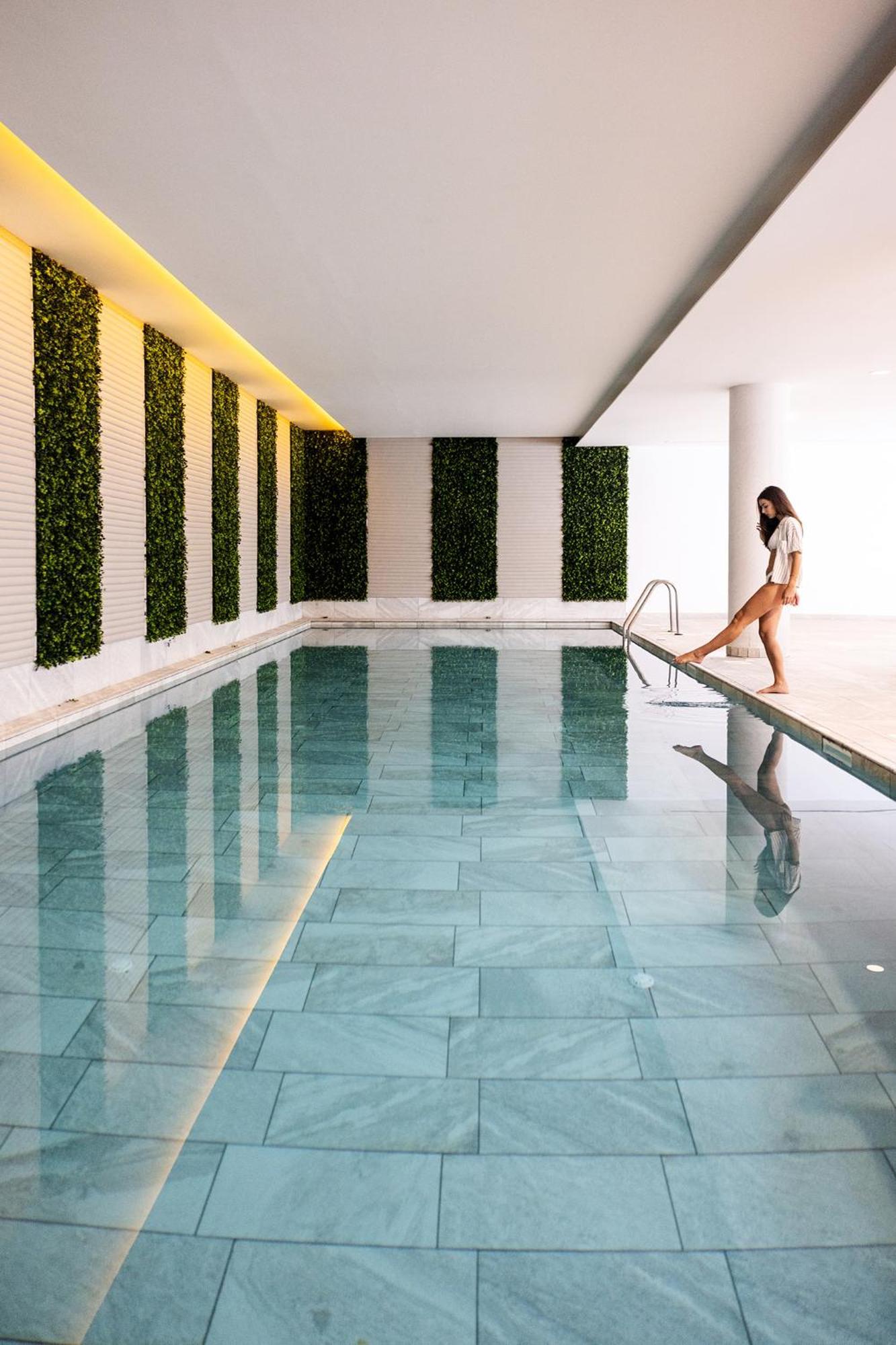 Leonardo Crystal Cove & - Adults Only