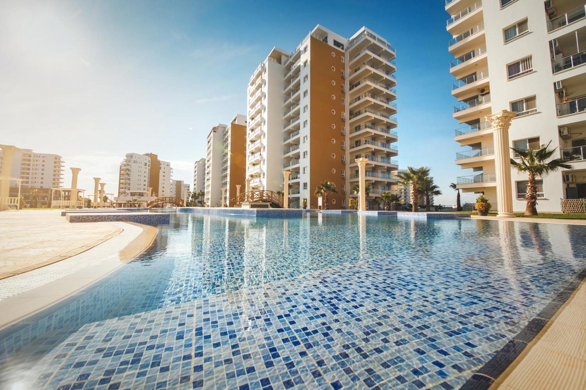 Garden View Two Bedroom In Caesar & Spa, Long