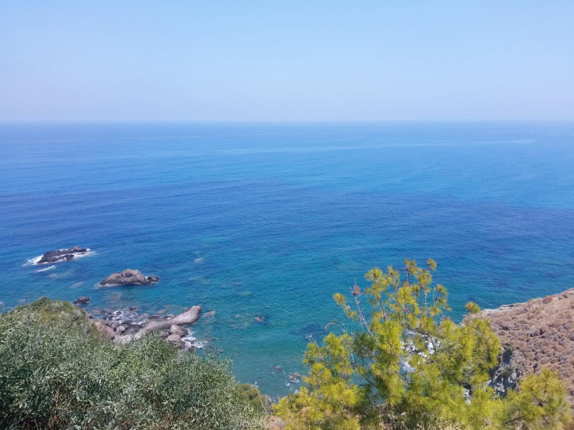 Holiday: Seafront Retreat With Pool In Paphos Pousada