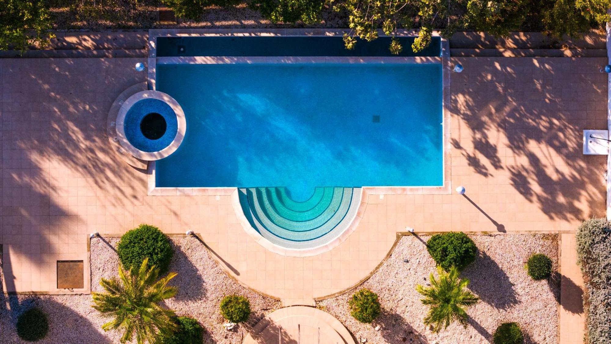 Beachfront With Private Pool And Exotic Fruit Garden *