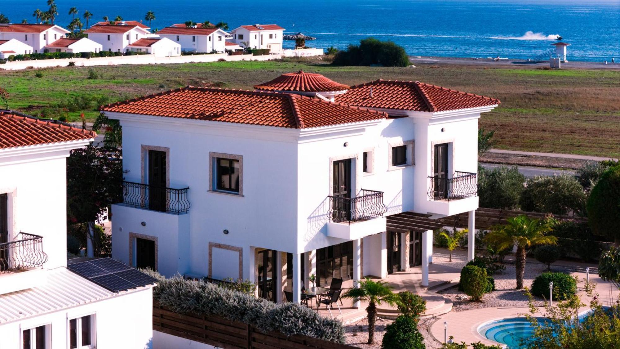 Villa Beachfront With Private Pool And Exotic Fruit Garden