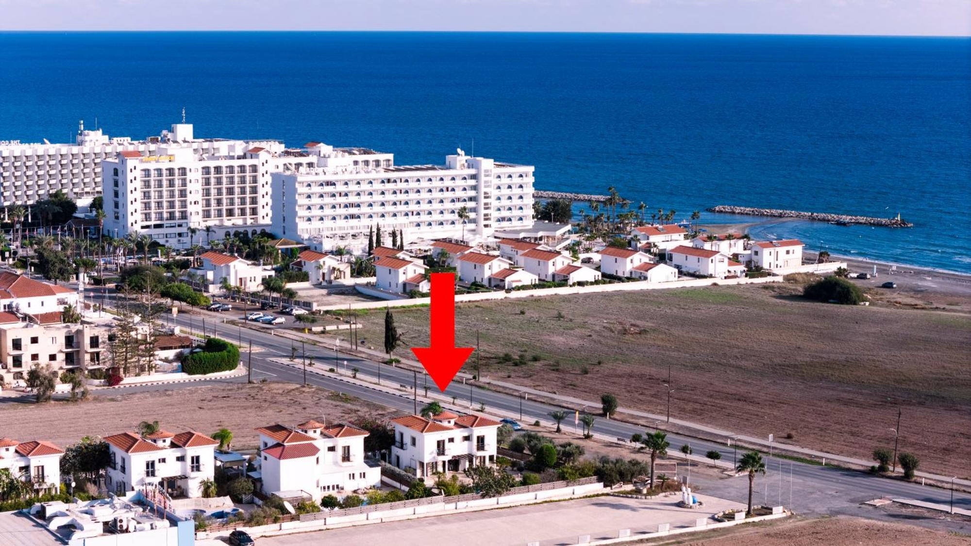 Beachfront With Private Pool And Exotic Fruit Garden Villa *