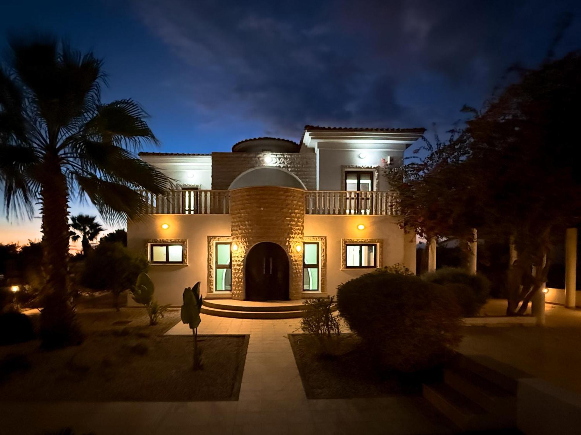 Beachfront With Private Pool And Exotic Fruit Garden Pyla