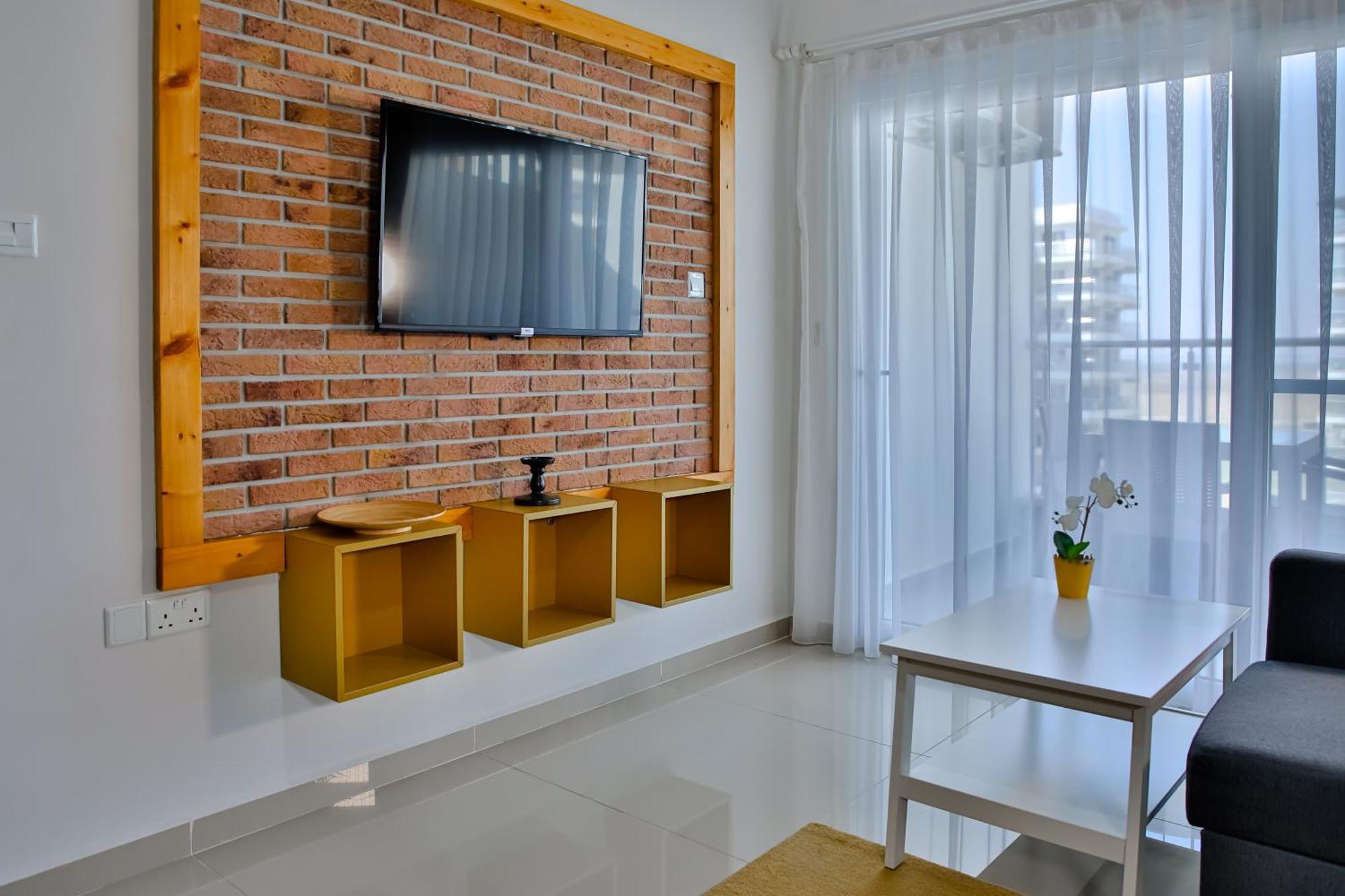 Modern One Bedroom In Caesar & Spa, Long