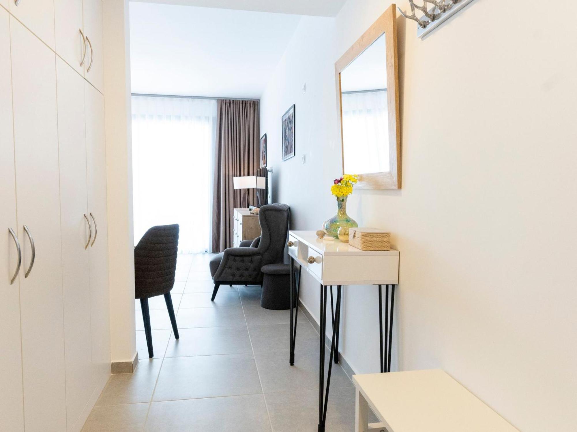 Bright And Lovely Furnished Apartment *