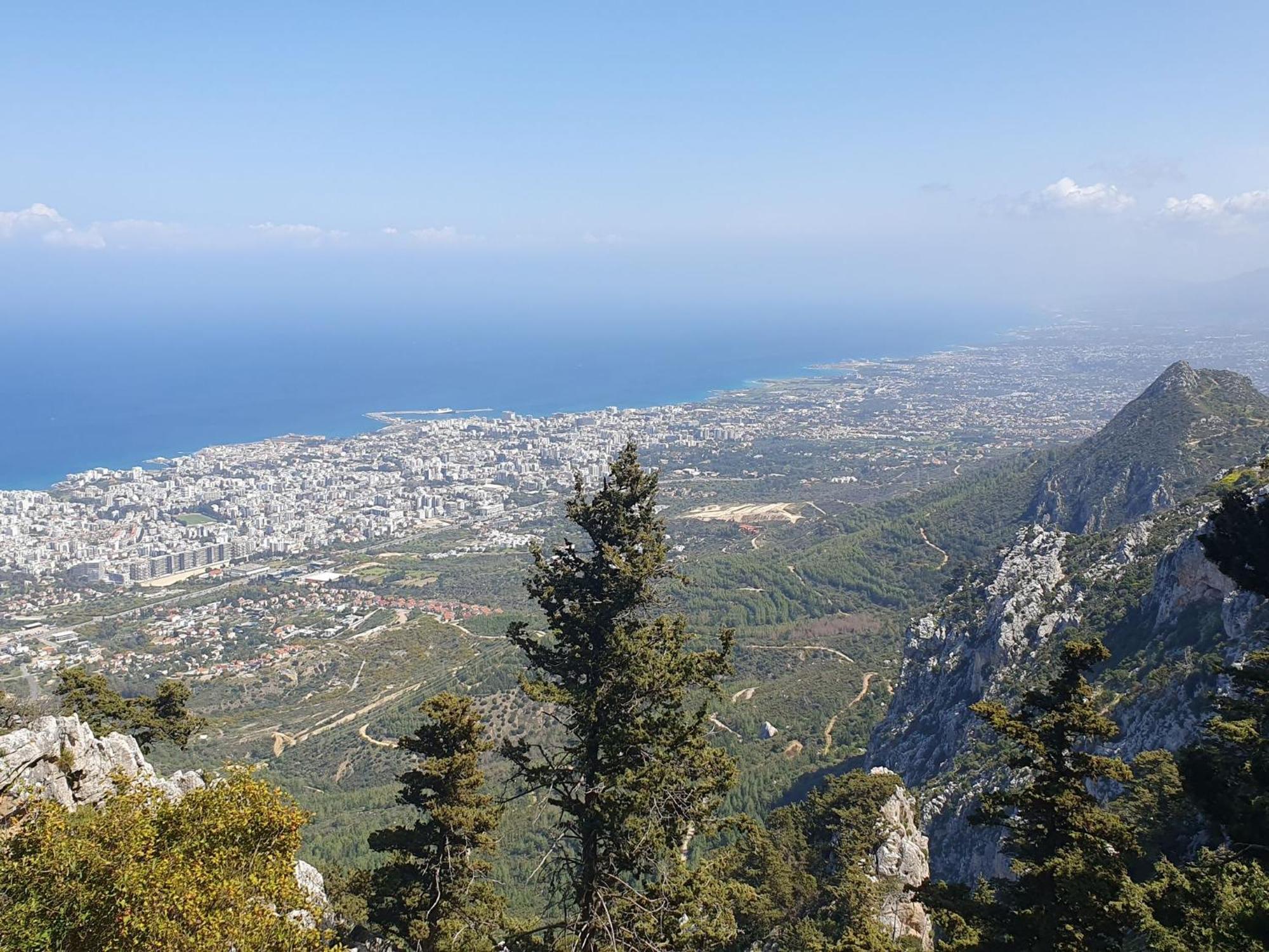 Sunny And Family Friendly Directly At The Pool Apartment Agios Georgios (Girne)