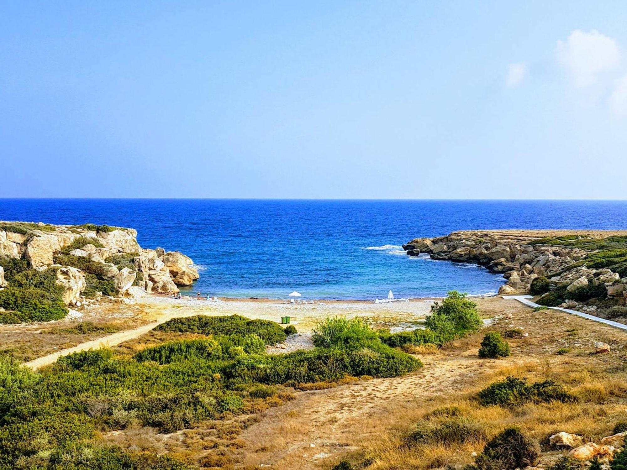 Sunny And Family Friendly Directly At The Pool Apartment Agios Georgios (Girne)