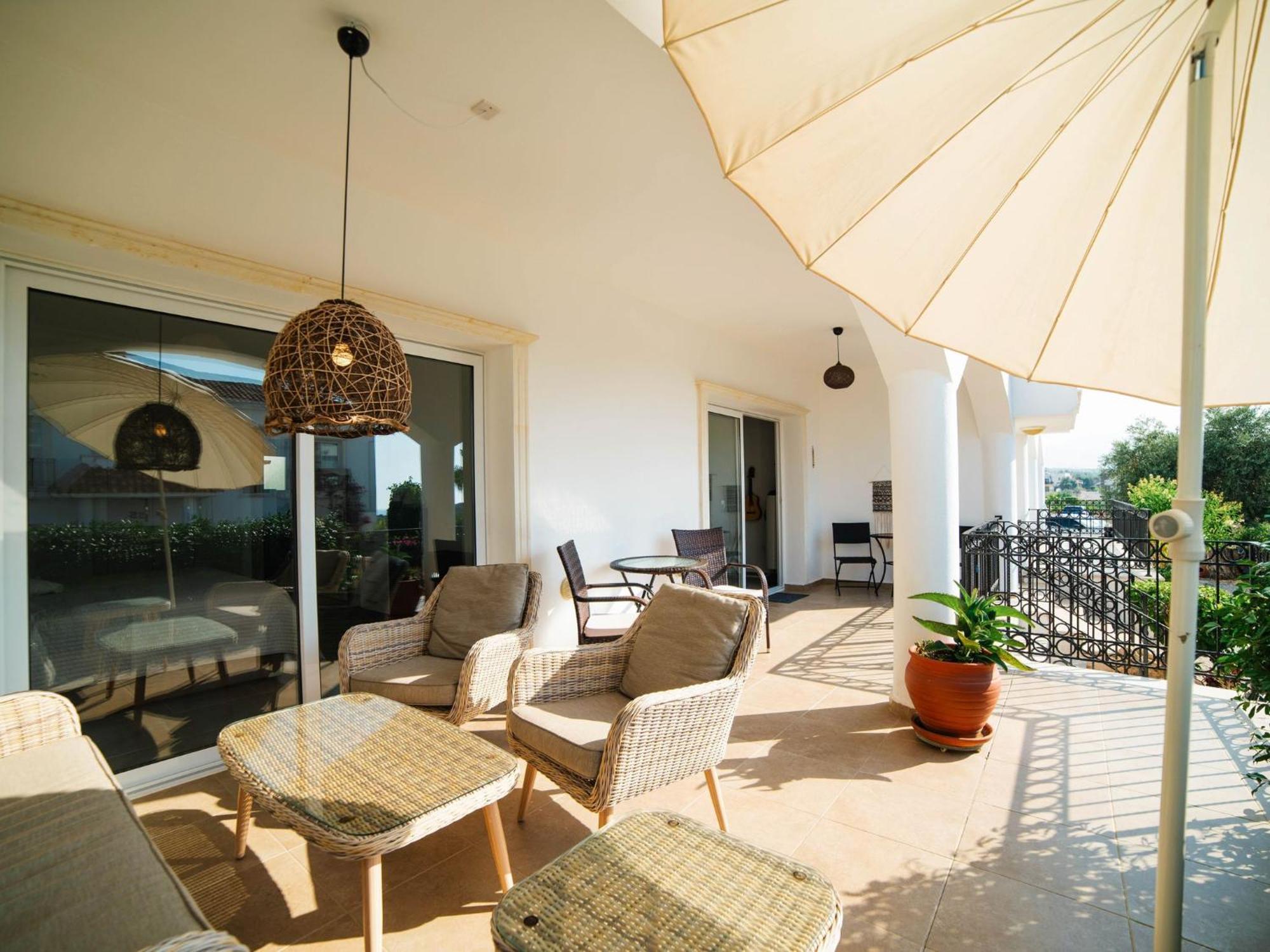 Sunny And Family Friendly Directly At The Pool * Agios Georgios (Girne)