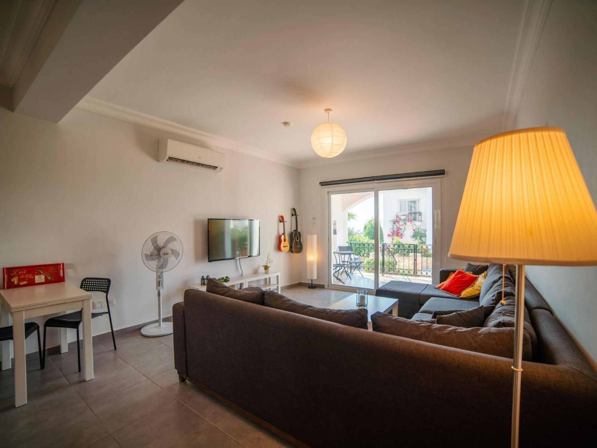 Sunny And Family Friendly Directly At The Pool Apartment *