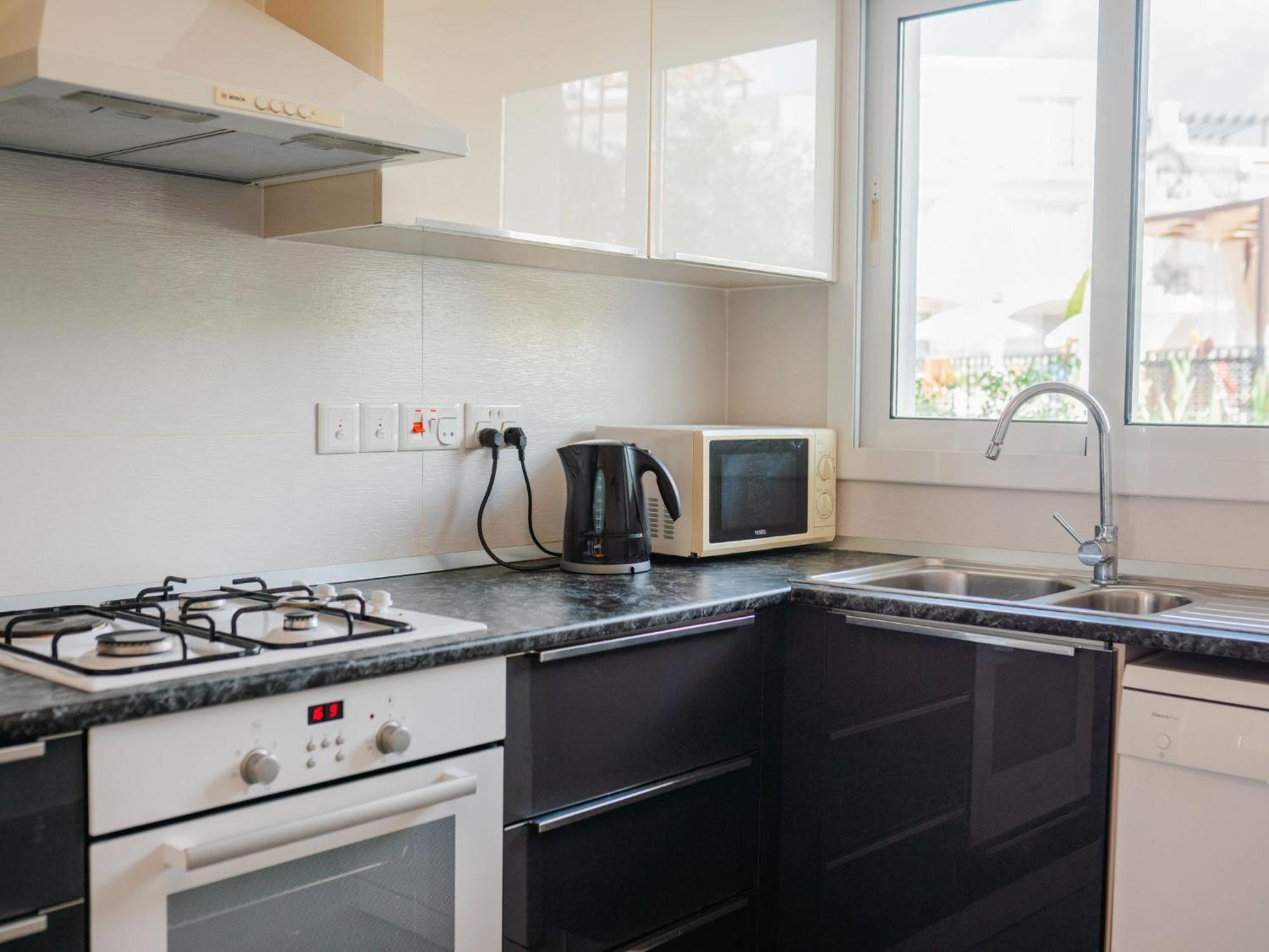 Sunny And Family Friendly Directly At The Pool *