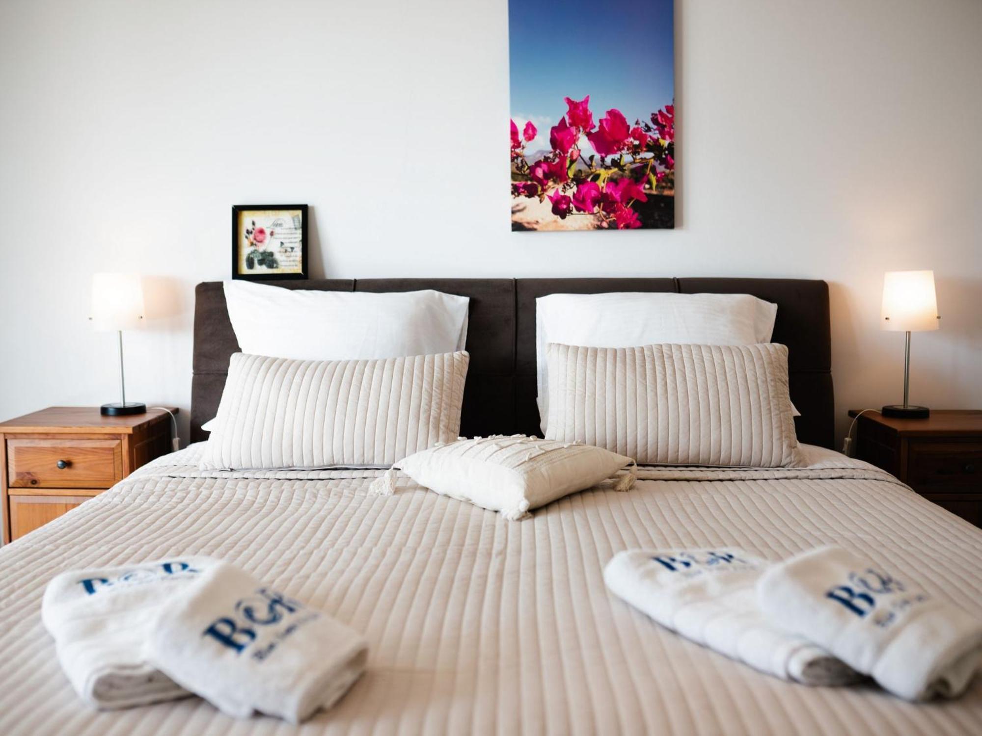 Sunny And Family Friendly Directly At The Pool Agios Georgios (Girne)