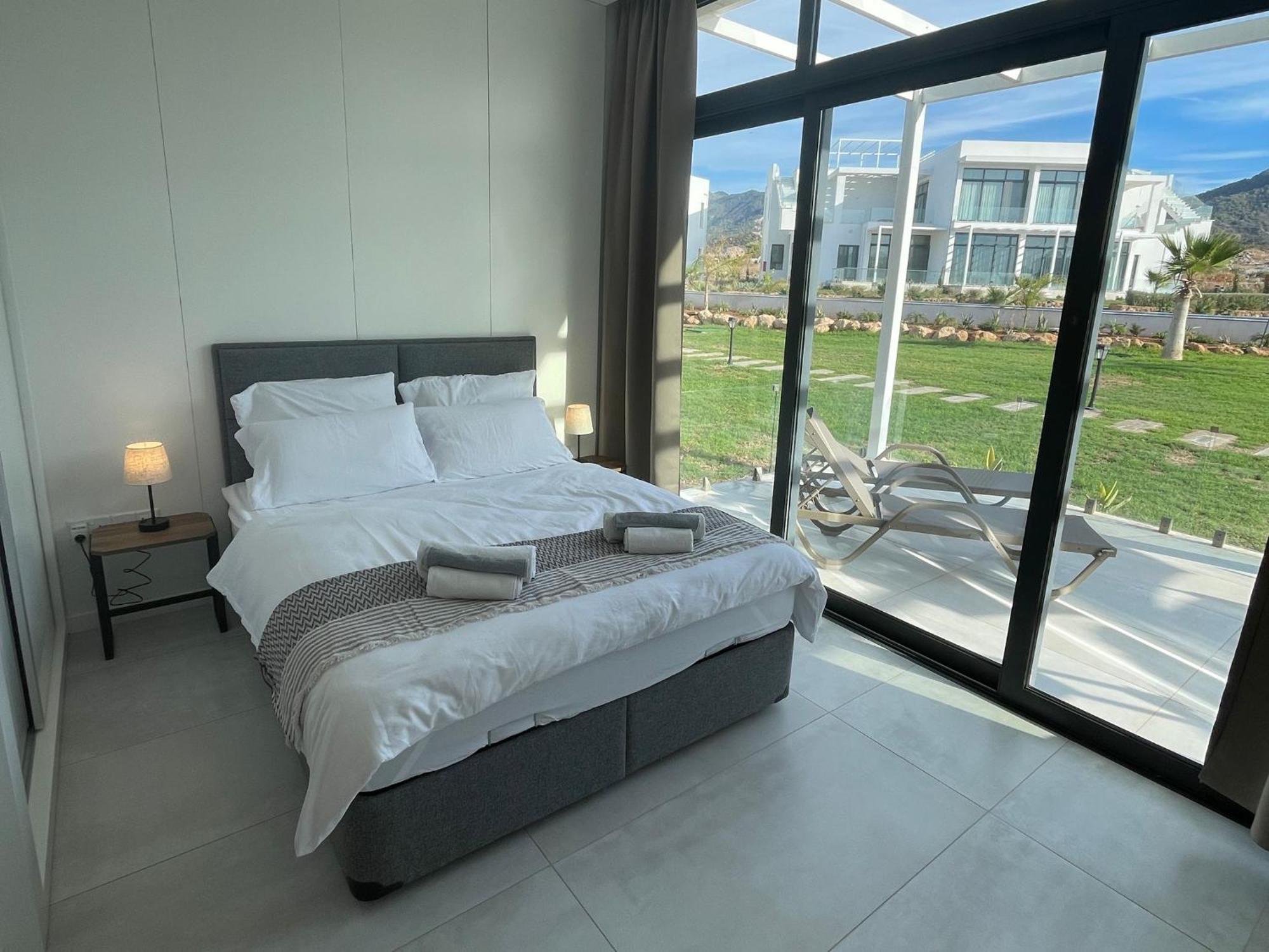 Modern 2-bedroom Located In An Exclusive Area Apartment *