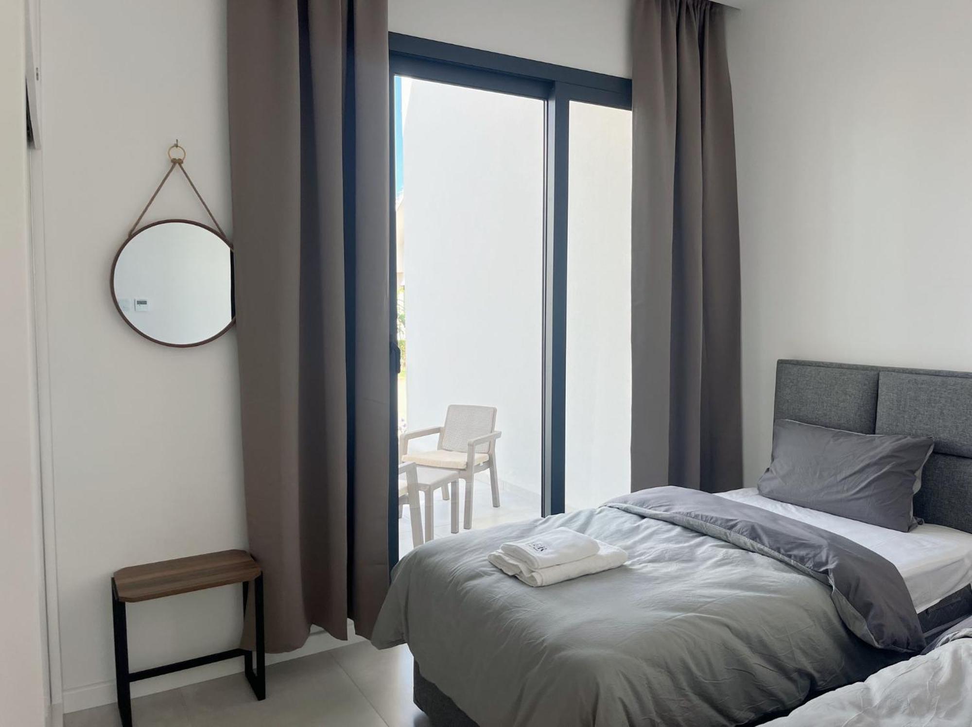 Modern 2-bedroom Located In An Exclusive Area *