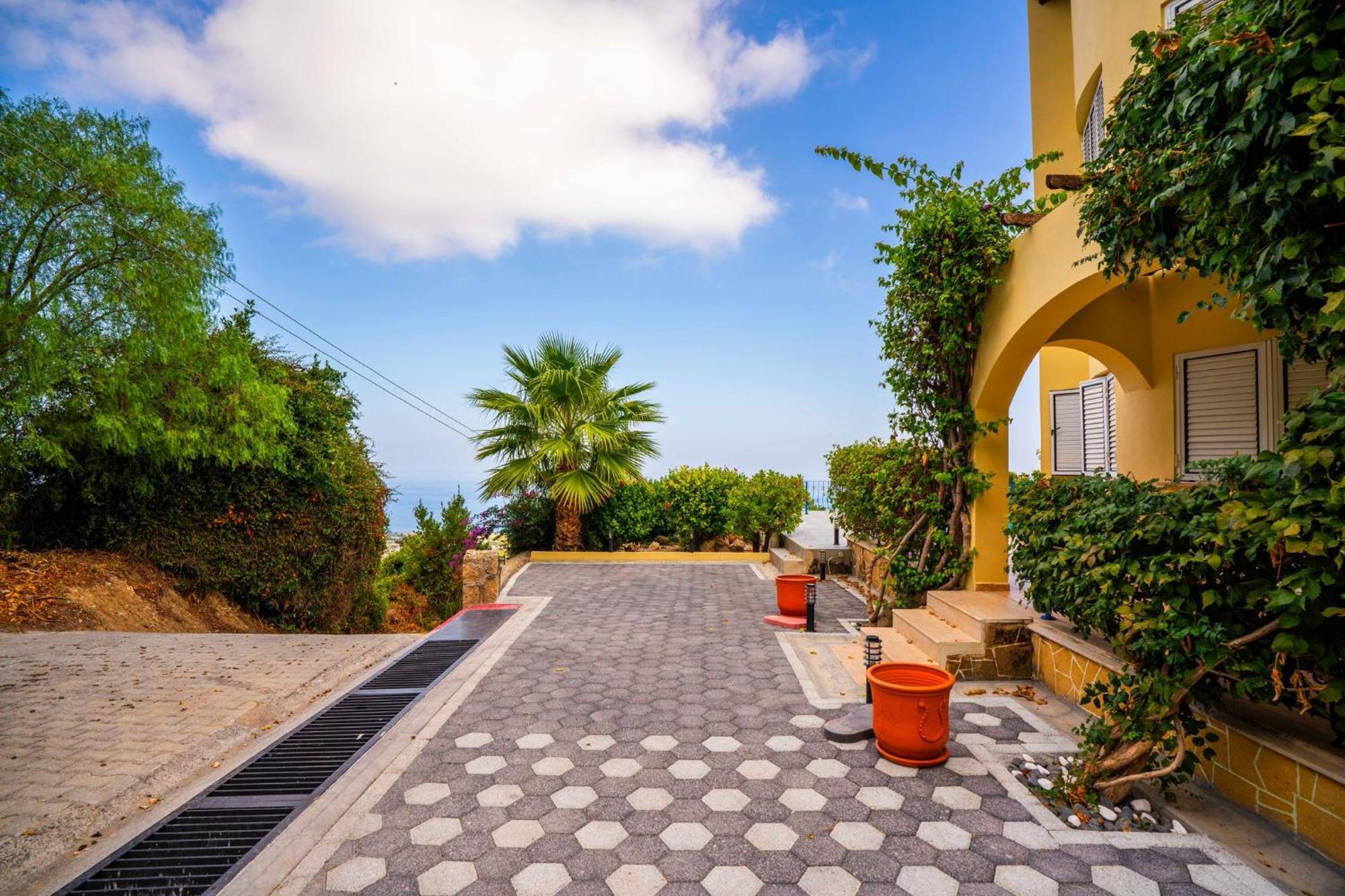4-bedroom With Amazing Views * Lapithos (Northern Cyprus)