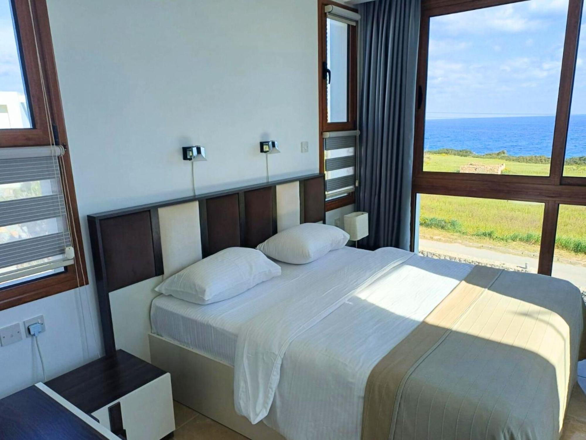 Luxurious With Breathtaking Seaview Akanthou