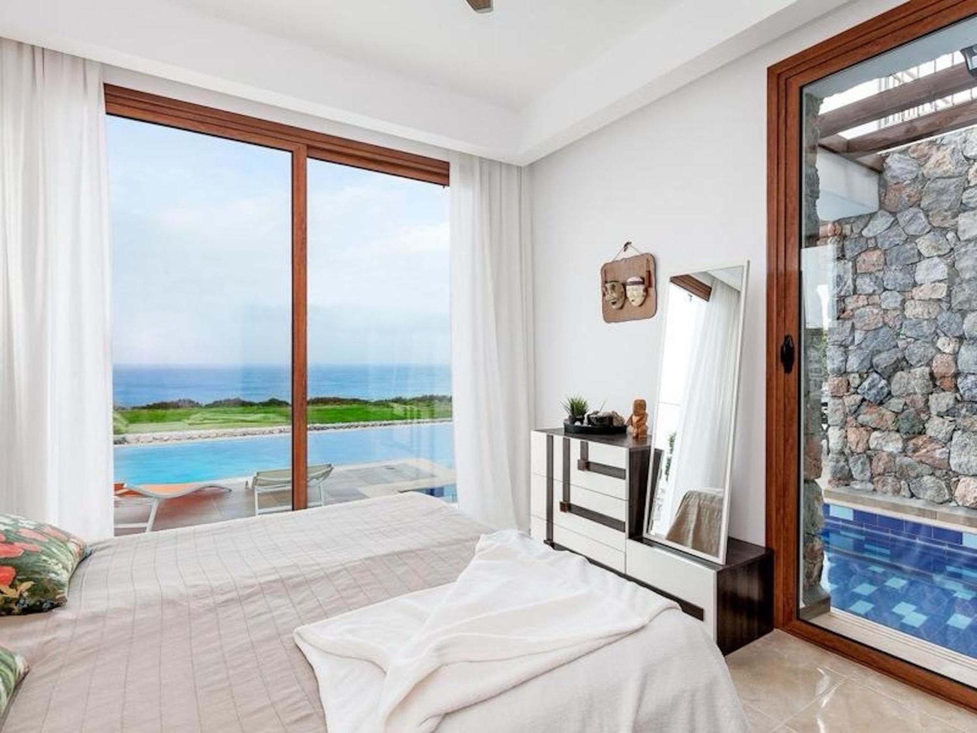 Luxurious With Breathtaking Seaview