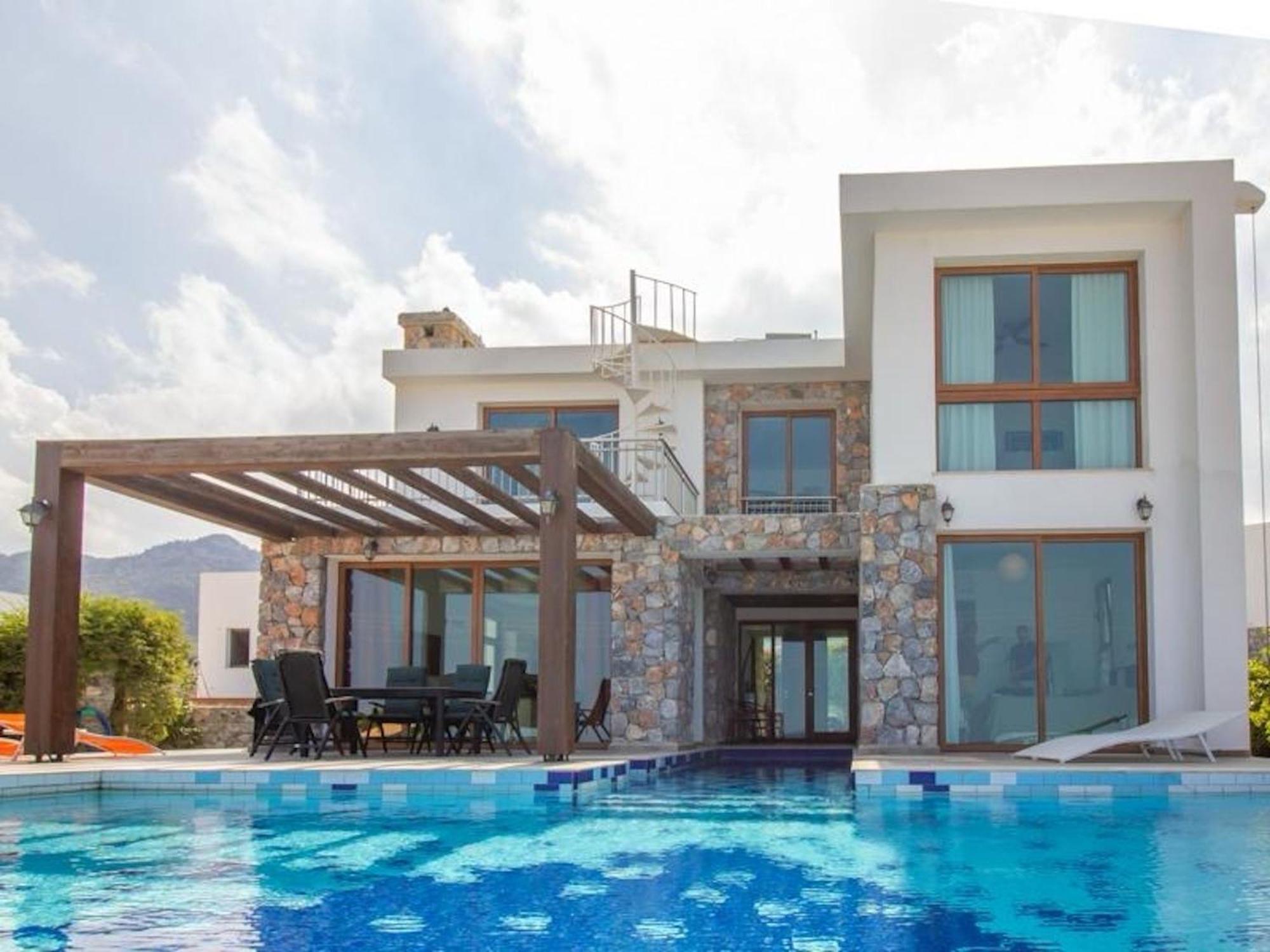 Villa Luxurious With Breathtaking Seaview Akanthou