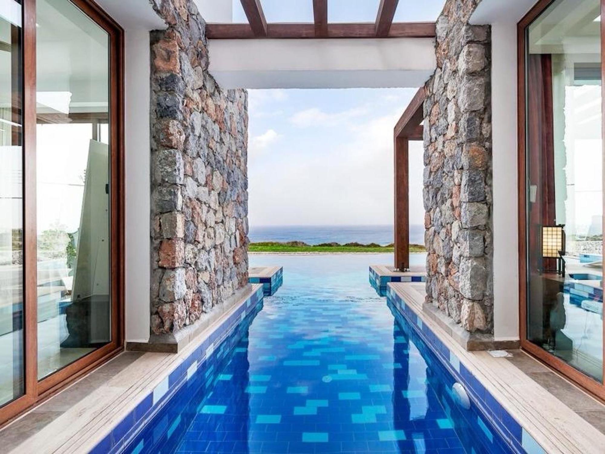 Luxurious With Breathtaking Seaview