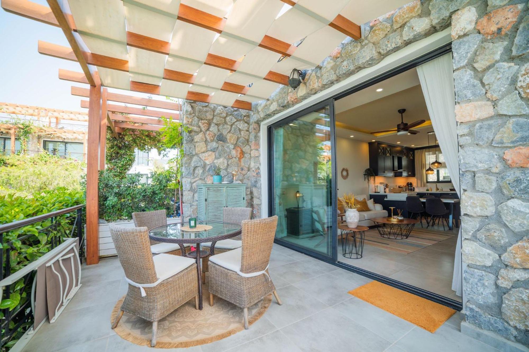 Modern And Cozy Designer In Relaxing Environment Kyrenia (Northern Cyprus)