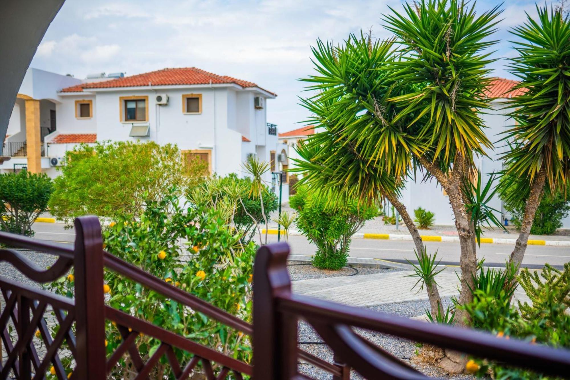Welcoming 3-bedroom With Ocean Views Apartment *