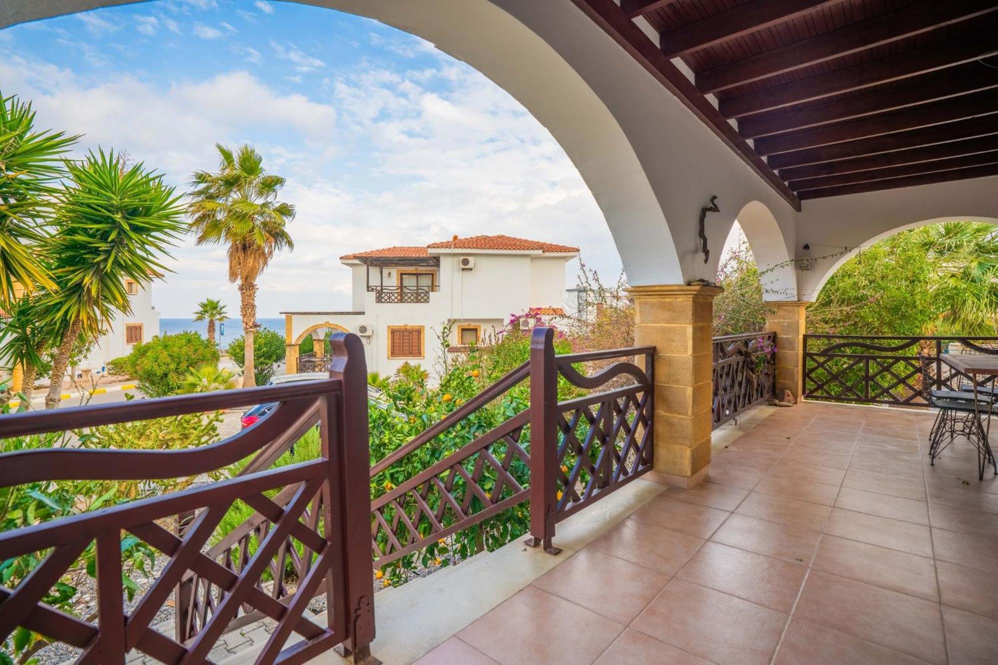 Welcoming 3-bedroom With Ocean Views Agios Georgios (Girne)
