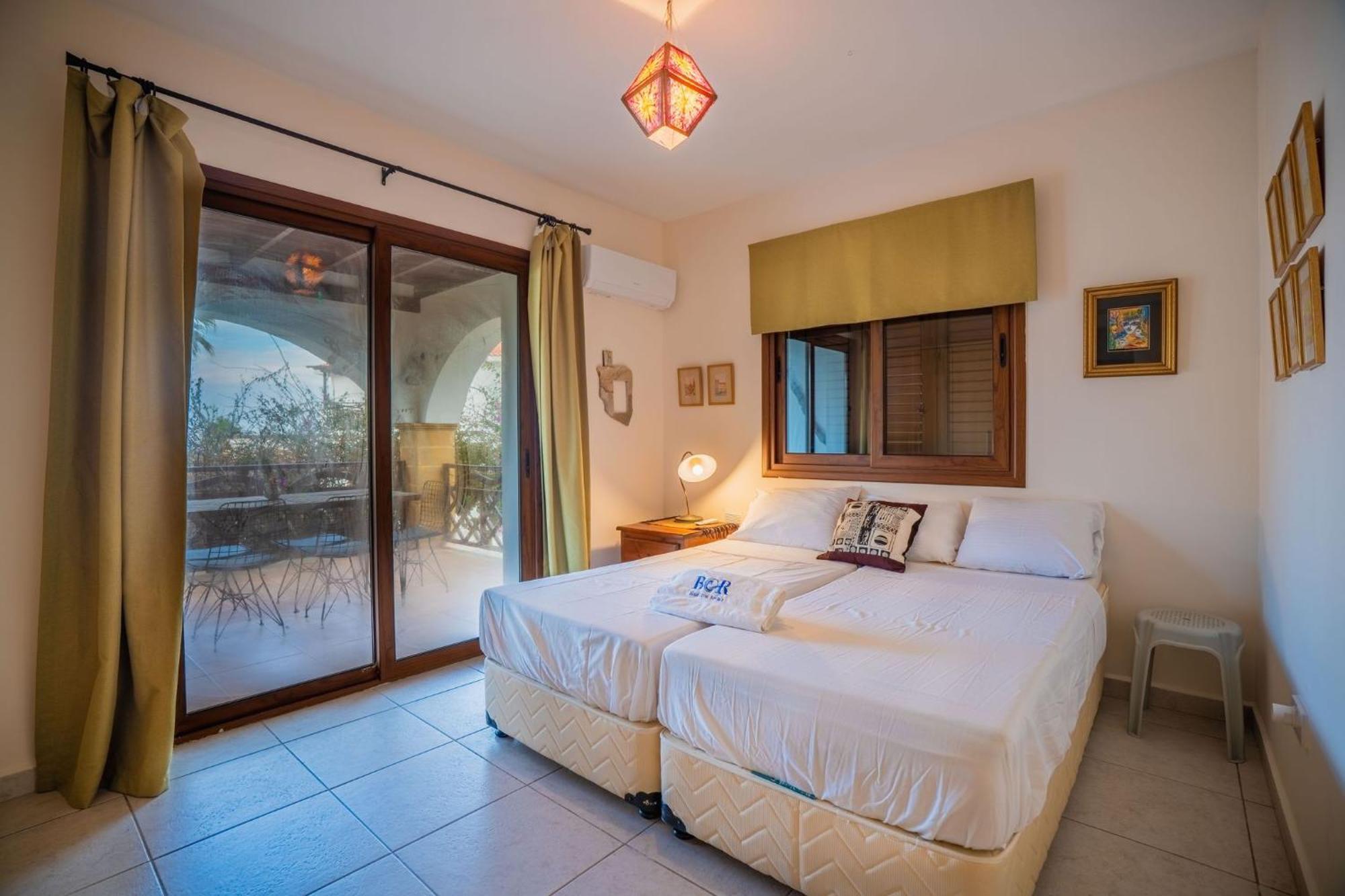 Welcoming 3-bedroom With Ocean Views Appartement