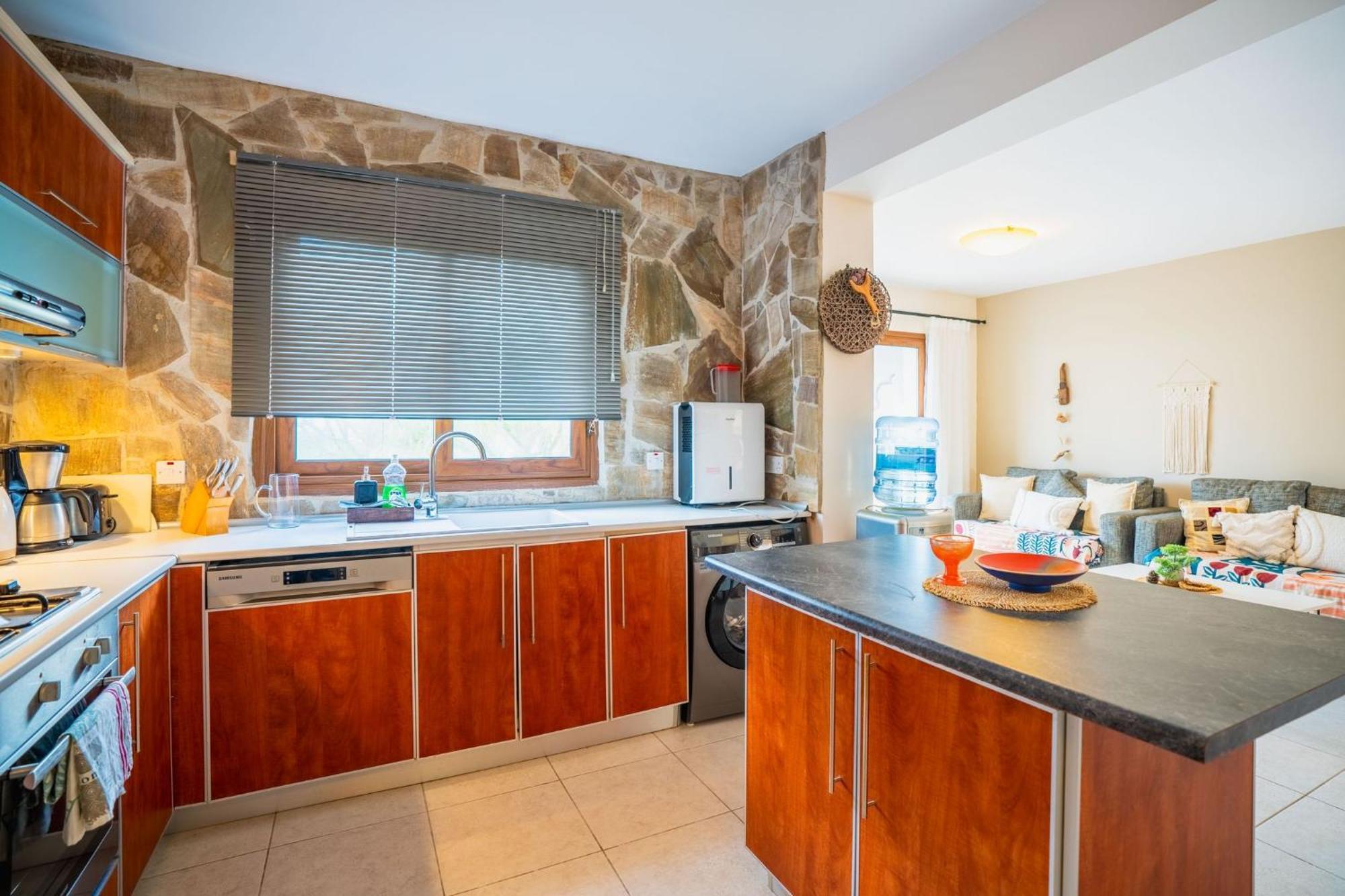 Welcoming 3-bedroom With Ocean Views Appartement *