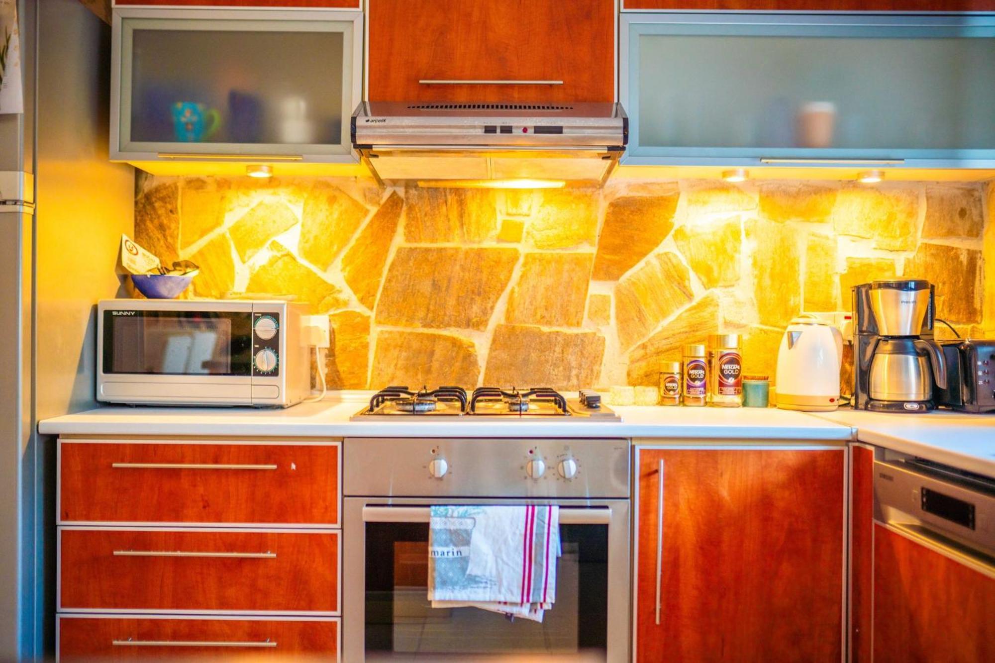 Welcoming 3-bedroom With Ocean Views Agios Georgios (Girne)
