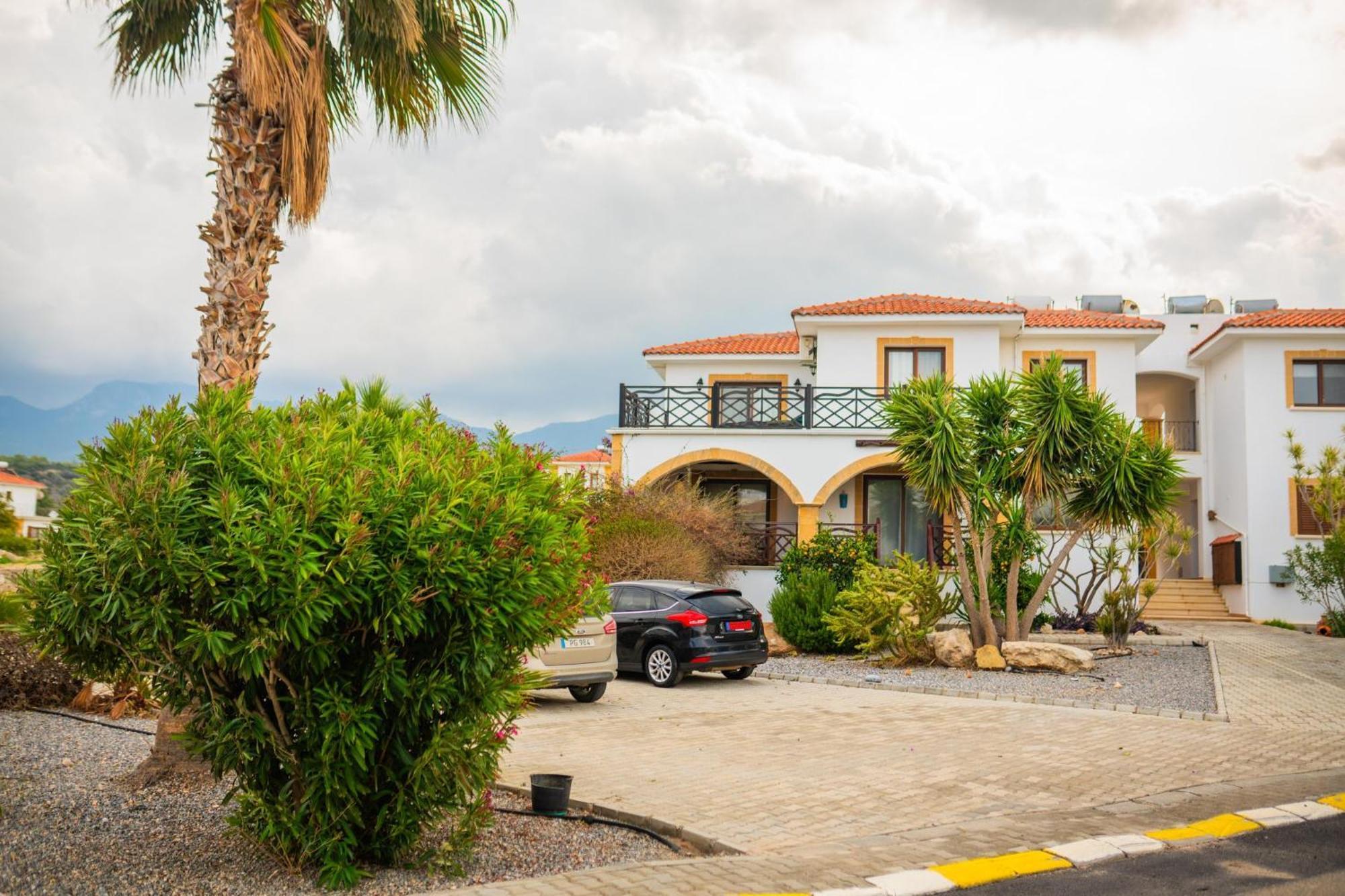 Welcoming 3-bedroom With Ocean Views *
