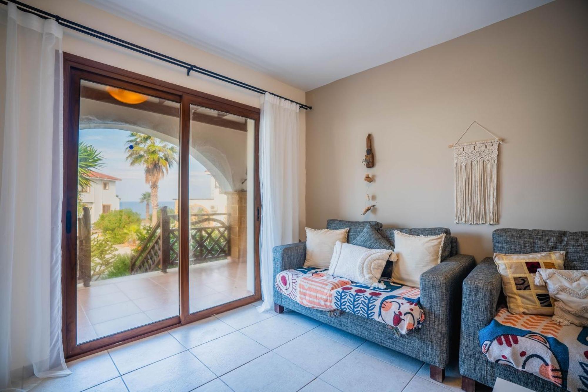 Apartment Welcoming 3-bedroom With Ocean Views *
