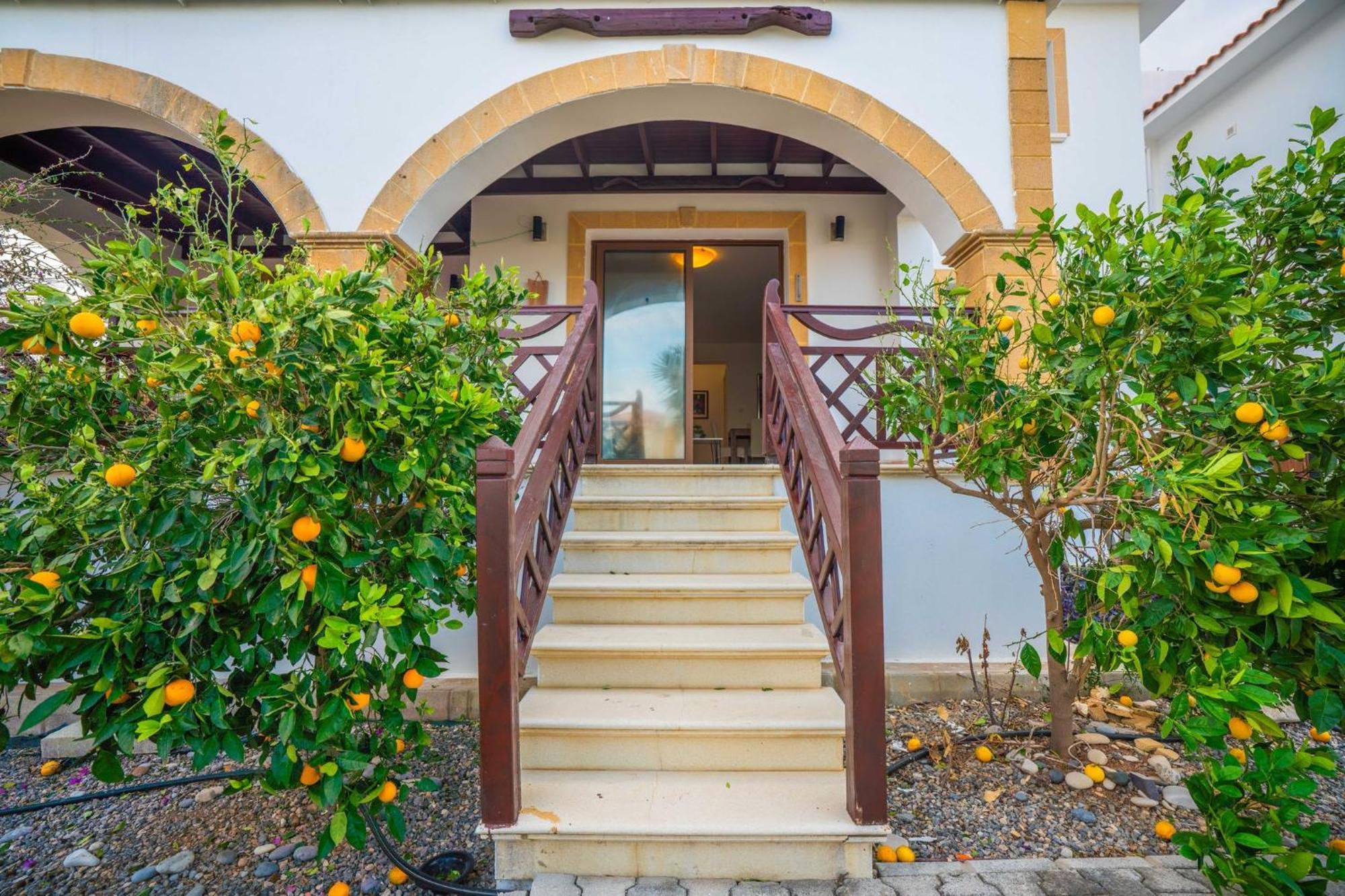 Welcoming 3-bedroom With Ocean Views Apartment Agios Georgios (Girne)