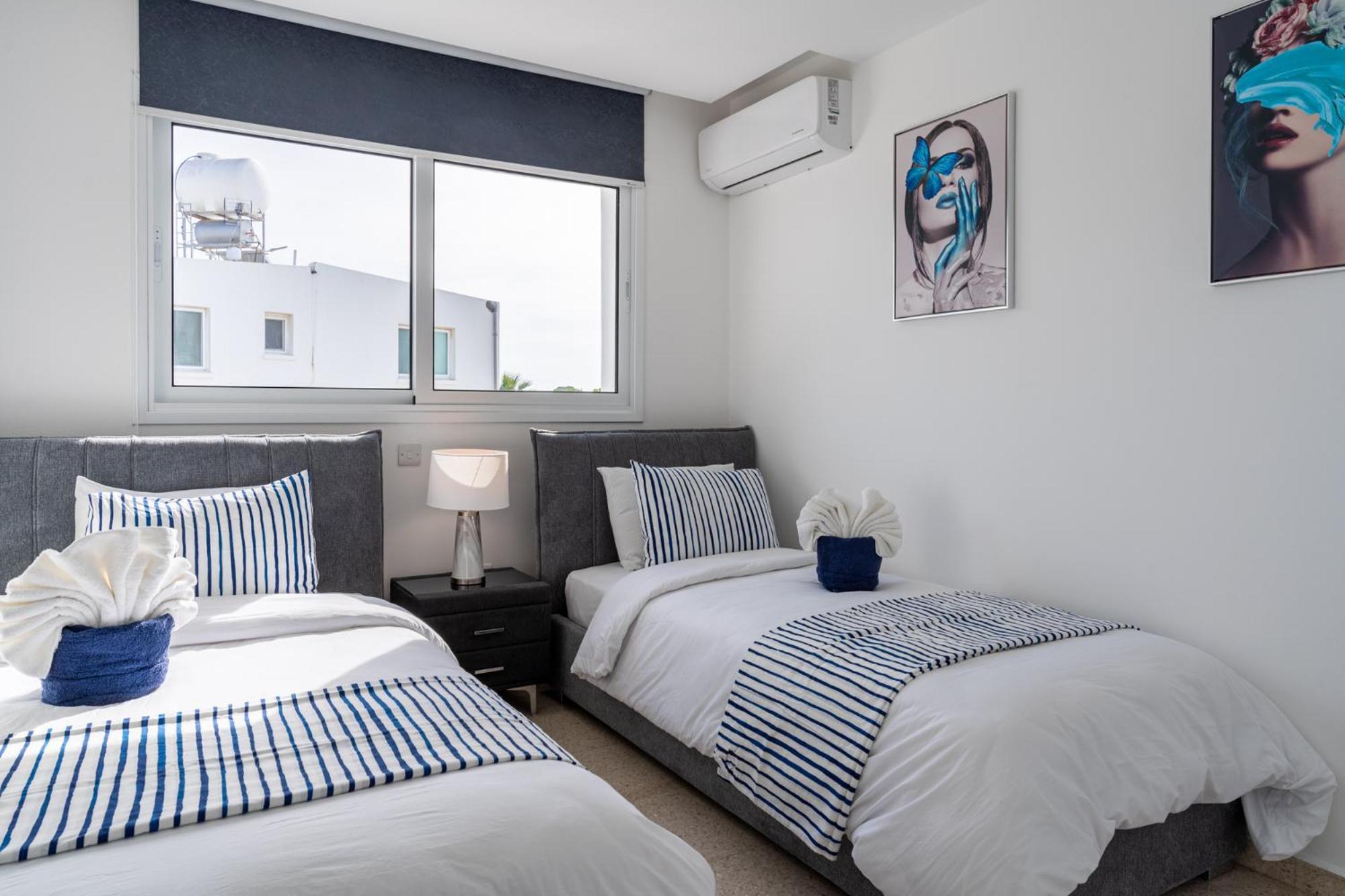Seaview Escape Pervolia